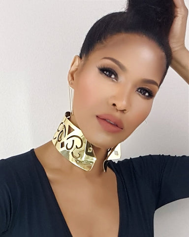 A woman wearing a Nzinga top and Nik Spruill gold choker.